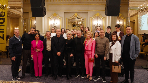 Zinde Yaşam Derneği ve öğrencilerden sokak hayvanları için ortak piyano konseri